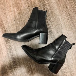 Zara size 37 black Chelsea boots